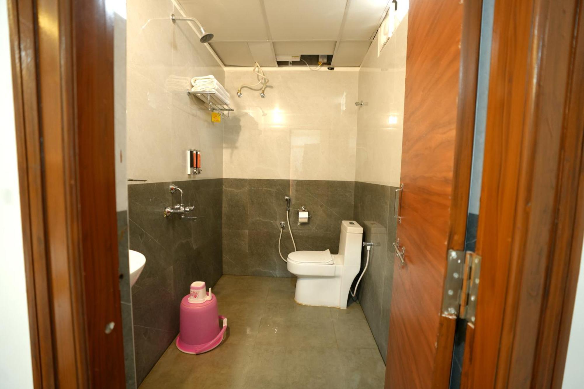 Viola Suites Hyderabad Eksteriør billede