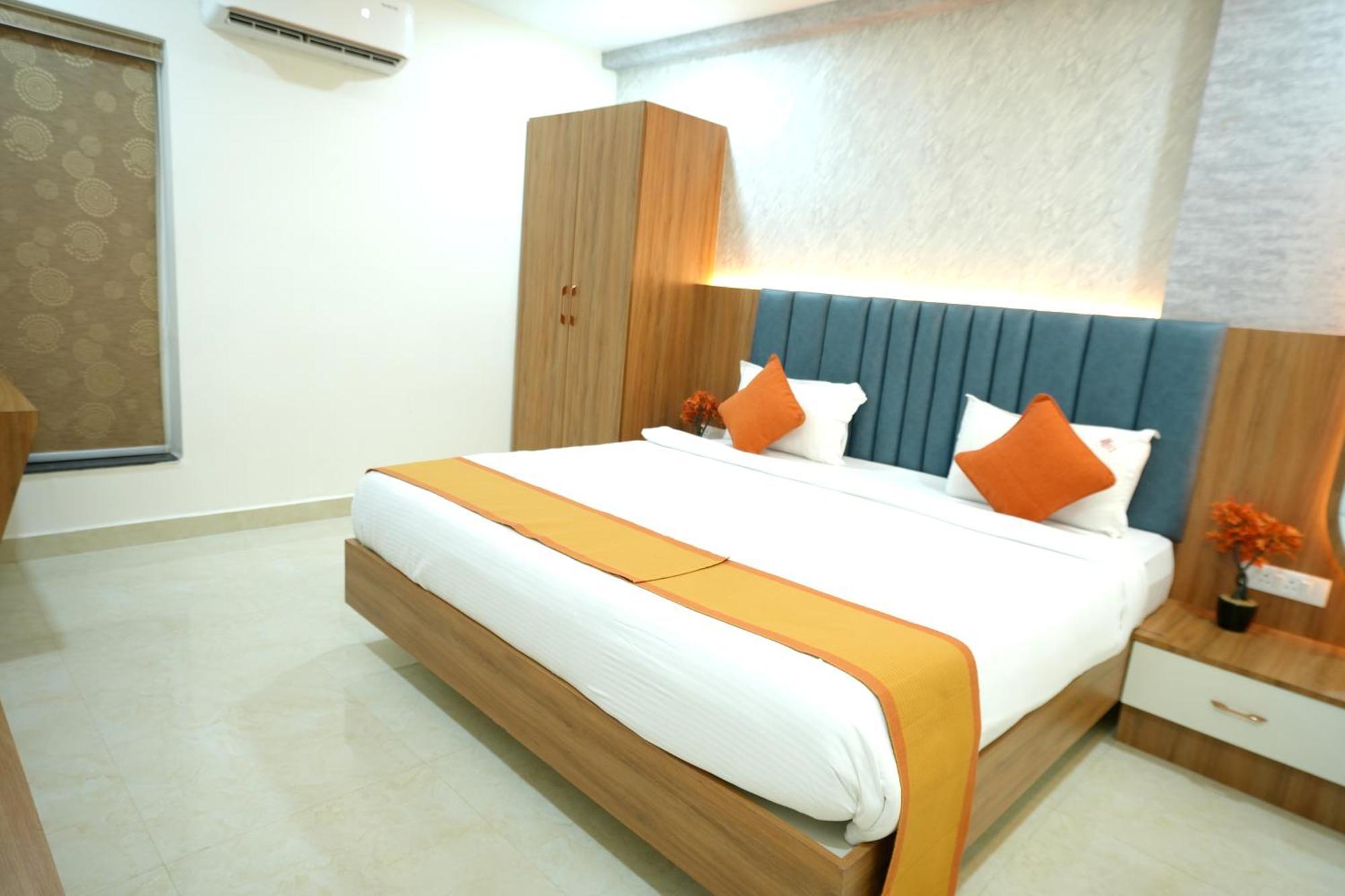 Viola Suites Hyderabad Eksteriør billede