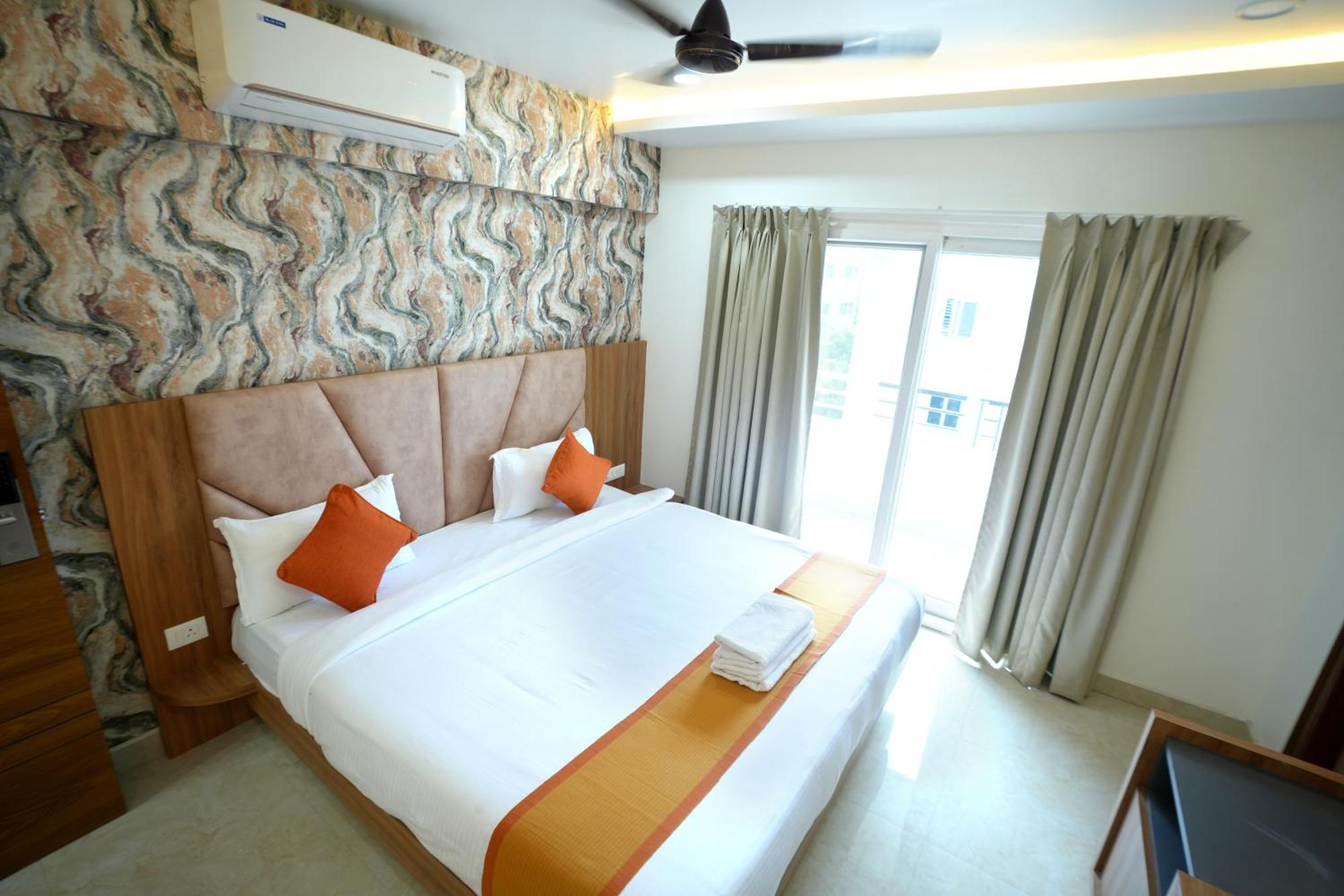 Viola Suites Hyderabad Eksteriør billede