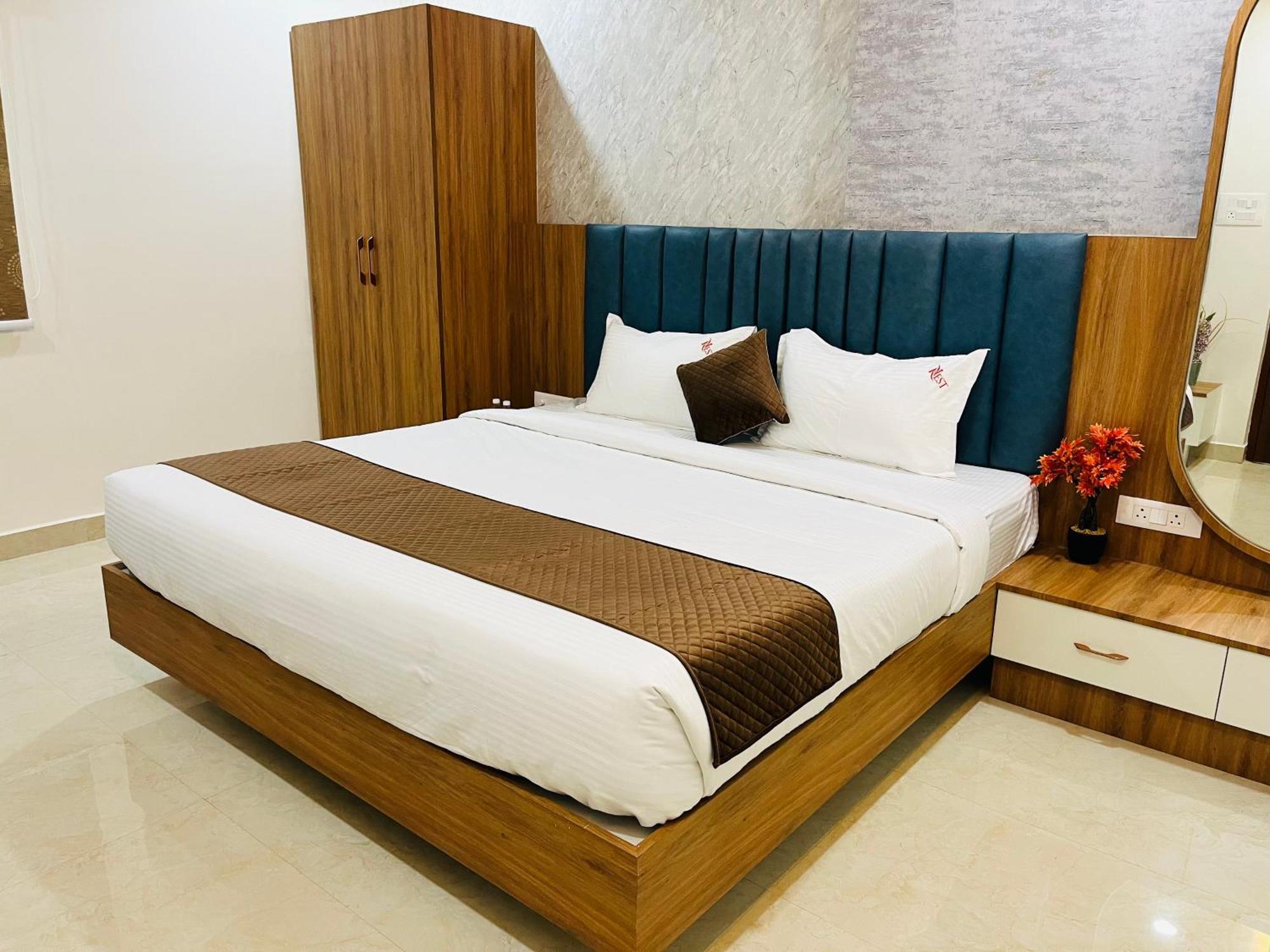 Viola Suites Hyderabad Eksteriør billede