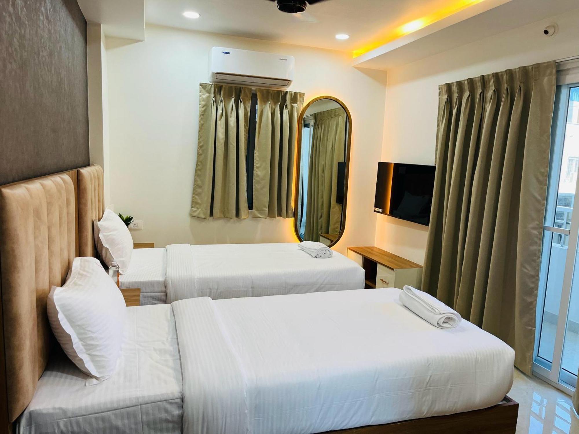 Viola Suites Hyderabad Eksteriør billede