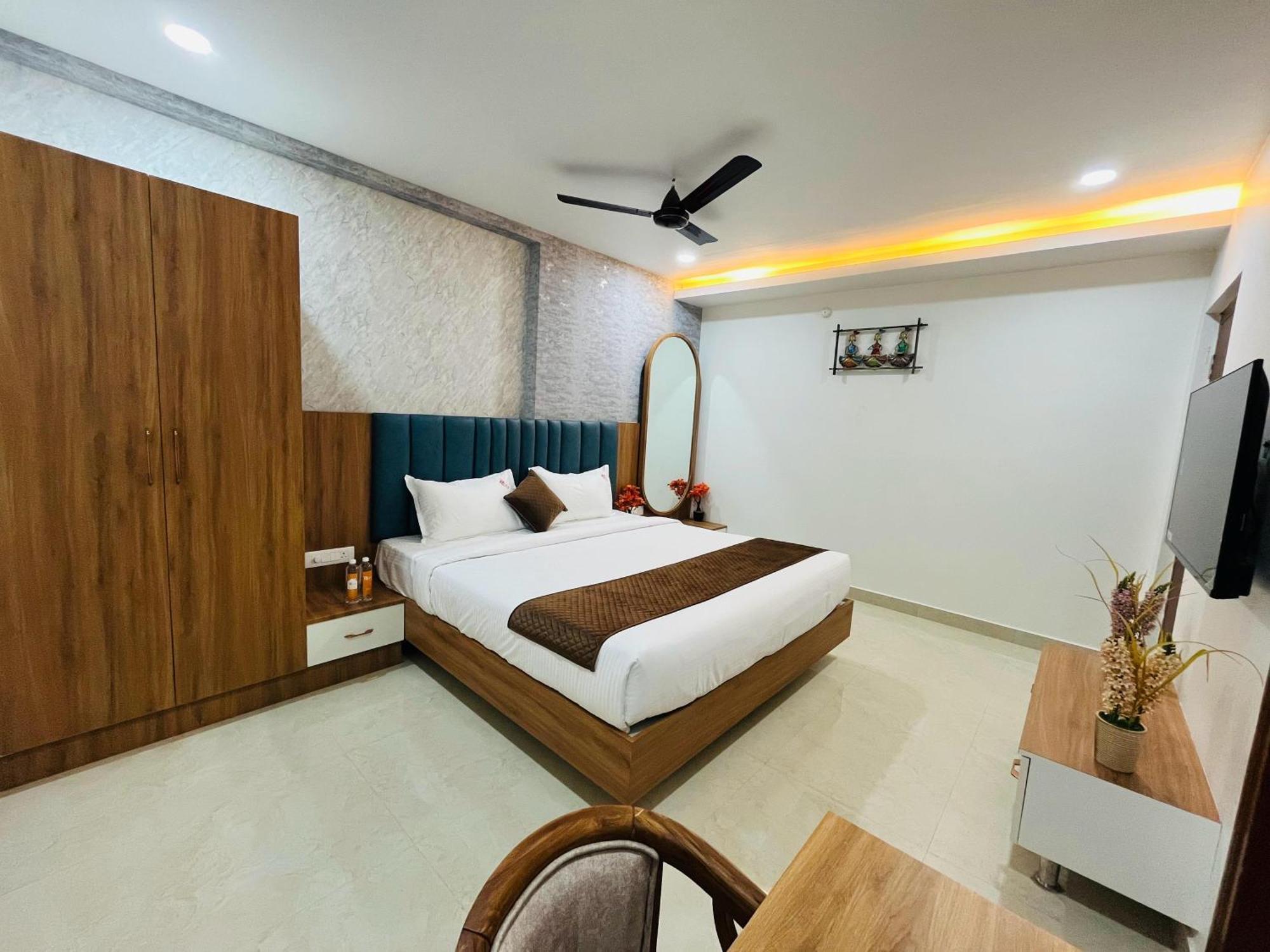 Viola Suites Hyderabad Eksteriør billede